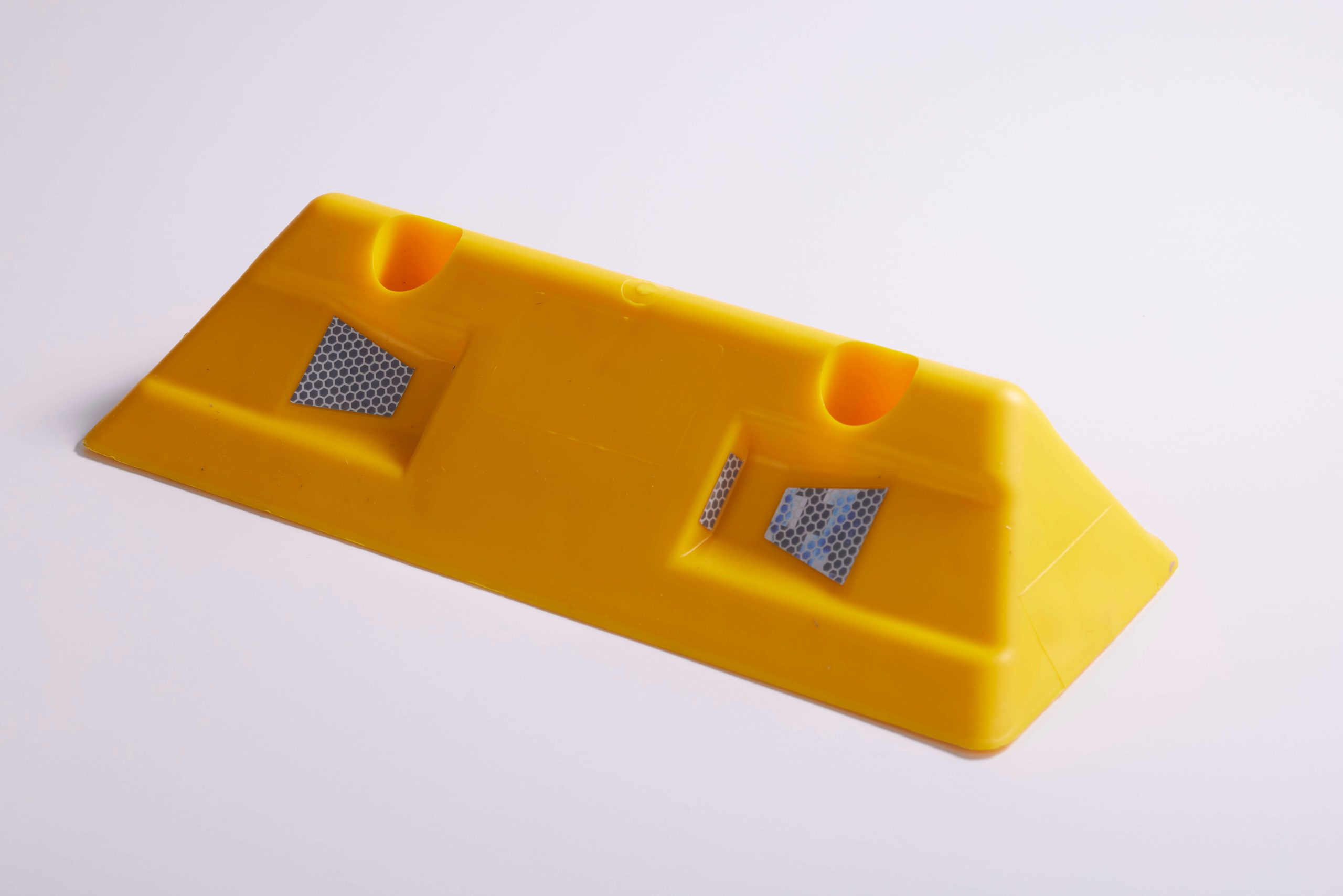 tachones plásticos viales de alta resistencia